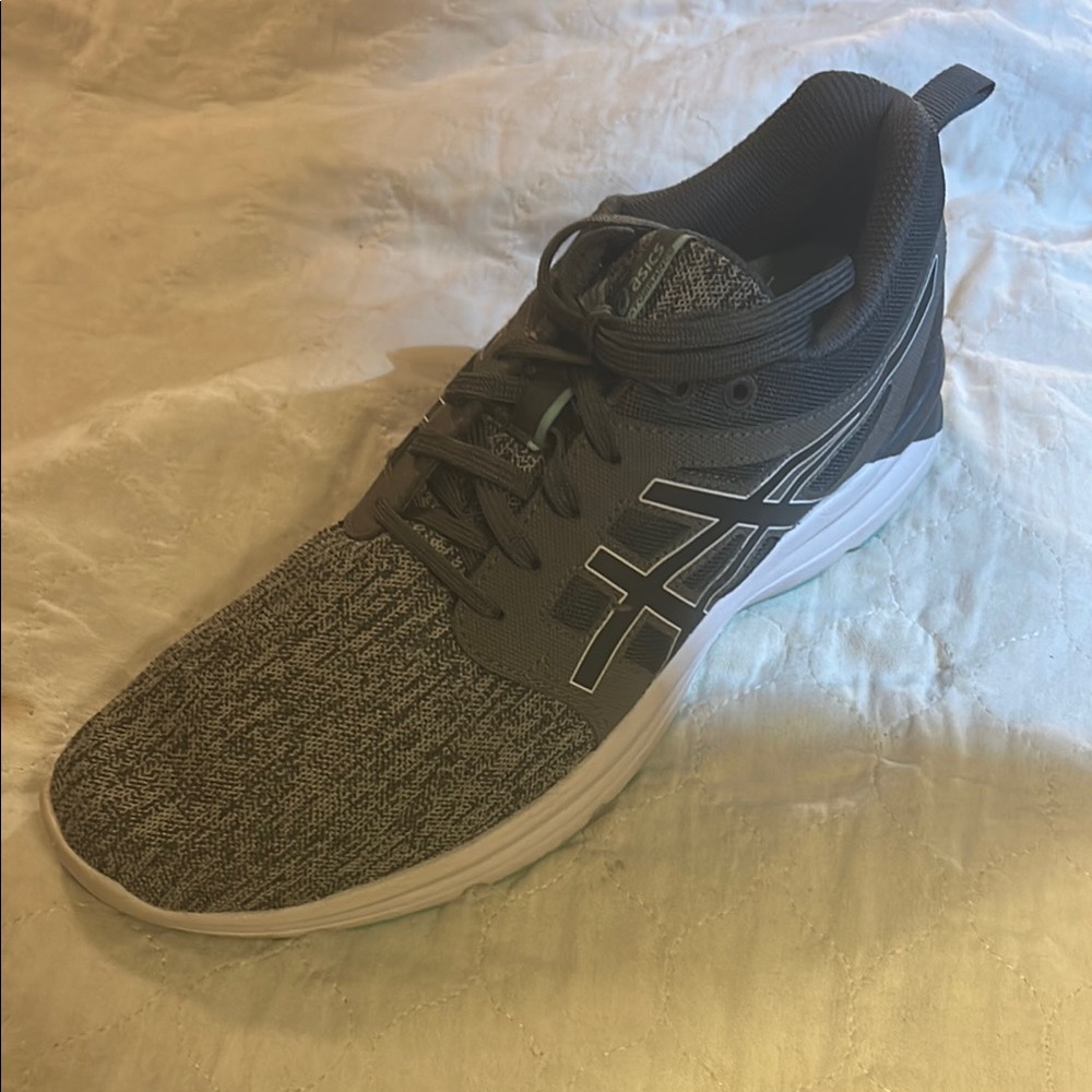 Asics Gel Torrance women’s Gray Athletic Shoes Modern Knit Design - Picture 2 of 9